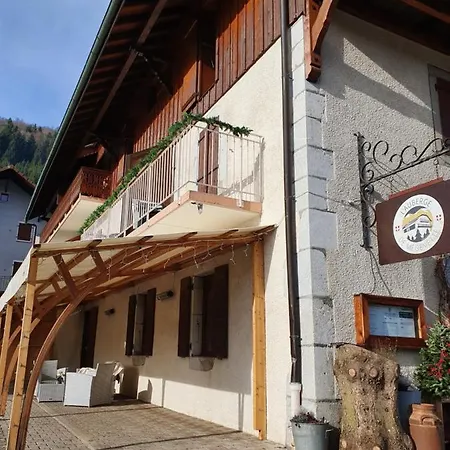 Hotel L'auberge De Mégevette